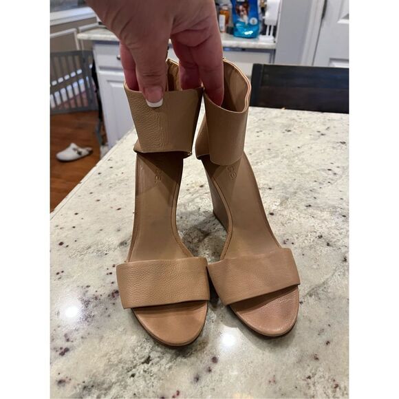 Vince. Tan Leather Cuff Wedge Pebble Leather Sandals sz 8.5 - Picture 2 of 6